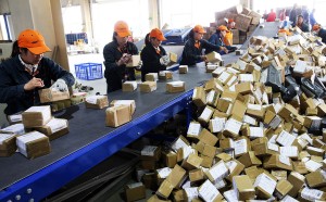 (141111) -- XIANGYANG, Nov. 11, 2014 (Xinhua) -- Workers sort out packages in a dispatching center of China Postal in Xiangyang,  central China's Hubei Province, on Nov. 11, a holiday of "Singles Day" that has become China's busiest online shopping day. (Xinhua/Wang Hu)